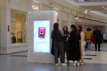 Zagrepčani mazili reklamu i „brali“ kavu s billboarda u režiji Barcaffèa i Pro Media Grupe