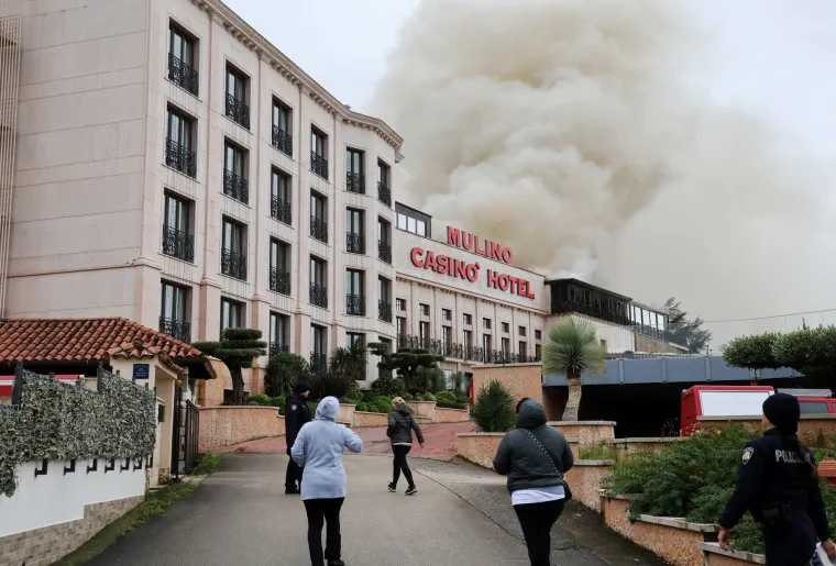 Vatrena stihija u Plovaniji: Gori Casino i hotel Mulino, evakuirali goste