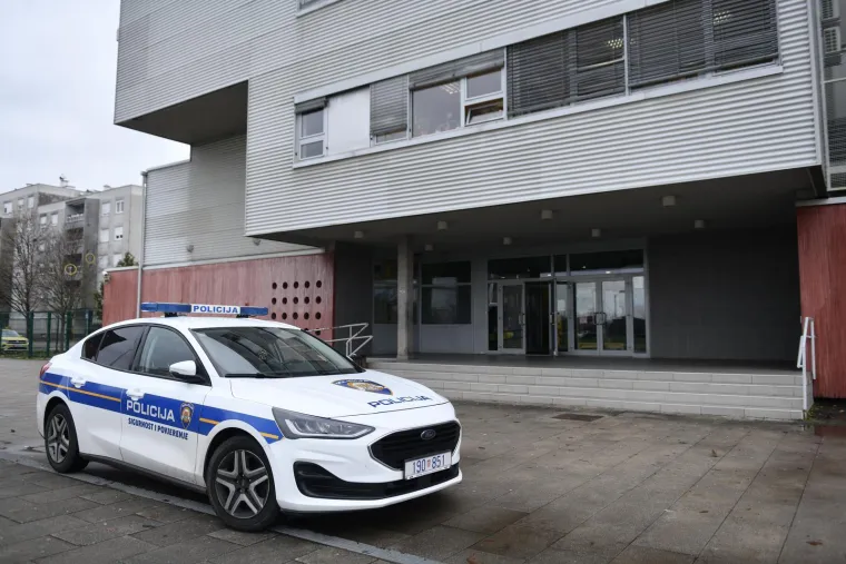 Dojave o bombama u Zagrebu: Evakuirana osnovna &scaron;kola i gradsko Poglavarstvo