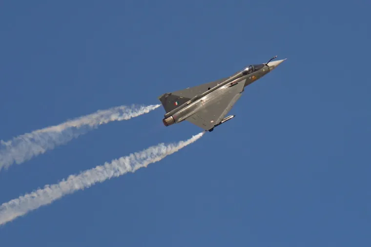 Srušio se indijski borbeni avion na aeromitingu: Poginuo pilot