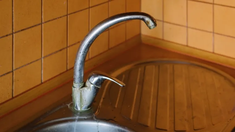 Prirodno rješenje za blistave slavine i kvake: Potrebna su samo dva sastojka iz kuhinje