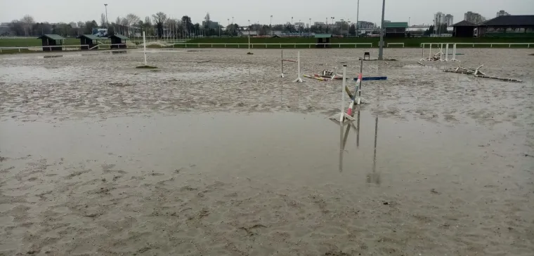 Konjički savez objavio fotografije poplavljenog Hipodroma: 'Tereni su kao Titanik koji tone'