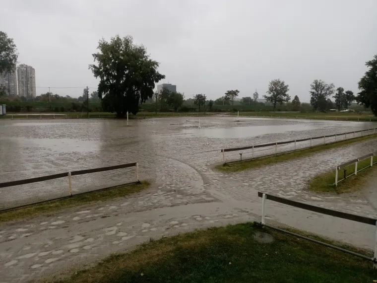 Konjički savez objavio fotografije poplavljenog Hipodroma: 'Tereni su kao Titanik koji tone'