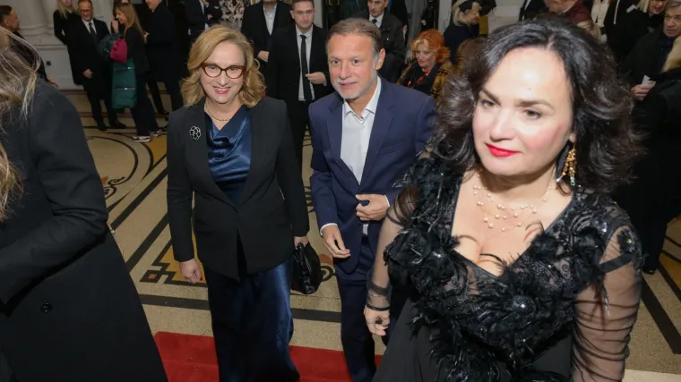 Glumci, političari i supruge, diplomacija: Pogledajte tko je sve bio na premijeri kultnog Orašara