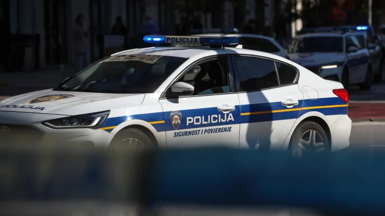 Drama u zagrebačkoj Dubravi: Palicom pretukao umirovljenika, u kući skrivao Kalašnjikov...