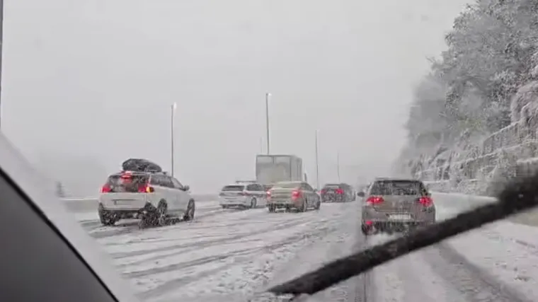 Kaos na jugu, zapelo vi&scaron;e vozača pa i BMW: 'Godi&scaron;nje okupljanje ljetnih guma...'