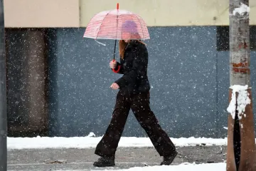 Snijeg je nije zaustavio: Mlada Karlovčanka ukrala pažnju u chic zimskoj kombinaciji