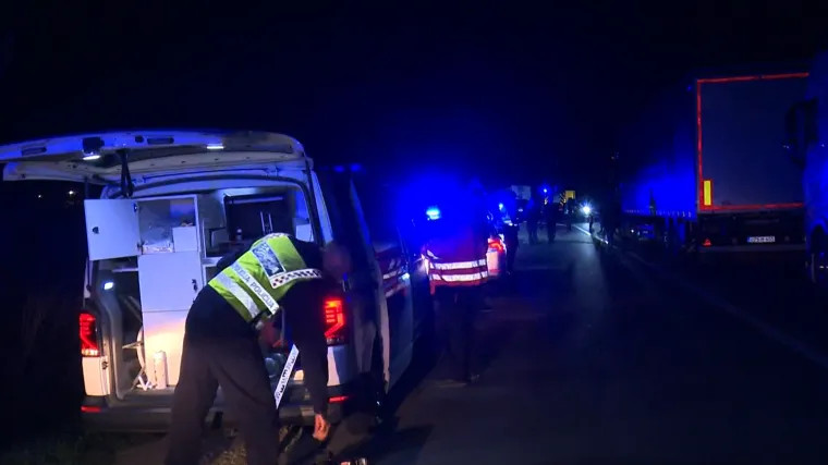 Vozač kojeg su nogometaši Uskoka spasili iz gorućeg auta bori se za život