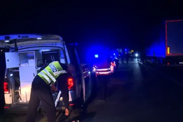 Vozač kojeg su nogometaši Uskoka spasili iz gorućeg auta bori se za život