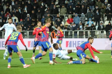 Navijači Hajduka: 'U reprezentativnoj pauzi trenirali ste poklon bonove i popravljali frizurice'