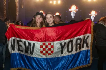 Legice i lege u ekstazi na Thompsonovom koncertu: Natpis na jednoj zastavi će vas nasmijati