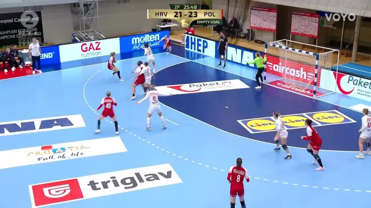 Lucija Bešen hvata bitnu loptu poljskoj rukometnoj zvijezdi