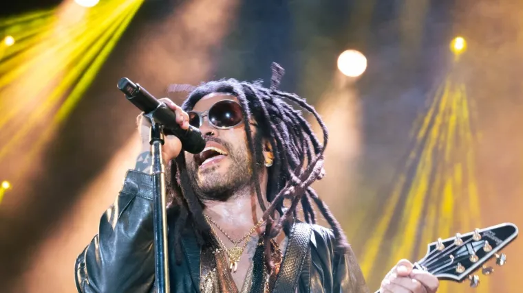 Pomahnitala obožavateljica Lennyju Kravitzu iščupala četiri 'dreda' na koncertu