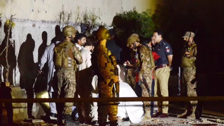 Užas u Pakistanu! Dvojica bombaša samoubojica napala vojnu postrojbu, troje mrtvih