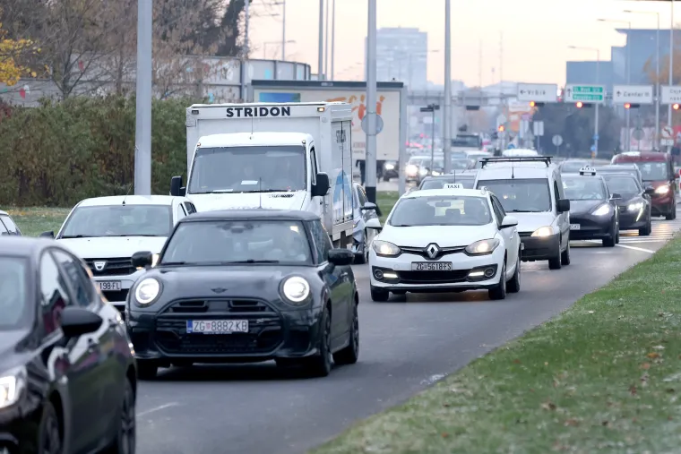 Ide se u ru&scaron;enje Vjesnika: '&Scaron;to hitnije i &scaron;to brže. Prijeti uru&scaron;avanje cijelog nebodera!'