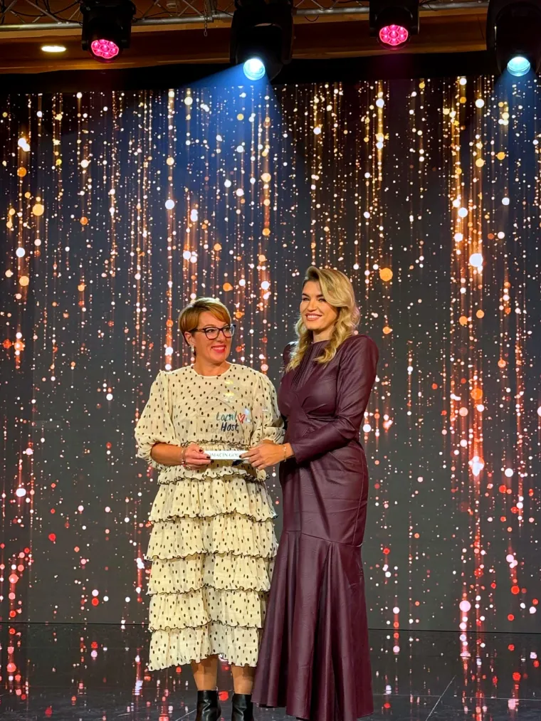 Svi su gledali u nju: O ovoj modnoj kombinaciji zastupnice u EU parlamentu dugo će se pričati