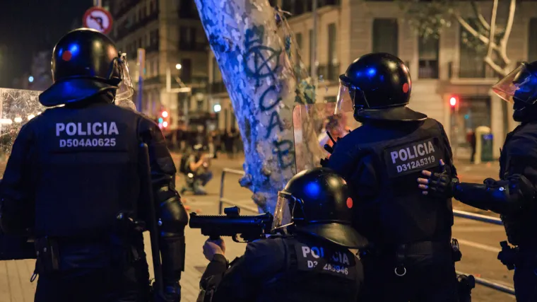 Nožem ubadao ljude po ulici pa krenuo na policajce: Urlao je dvije riječi