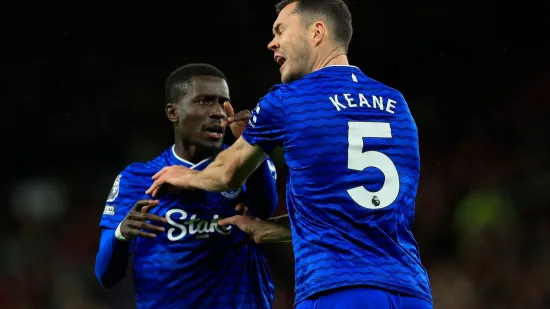 Neviđena situacija u Premier ligi: Ošamario suigrača, pa počeo divljati na ostale