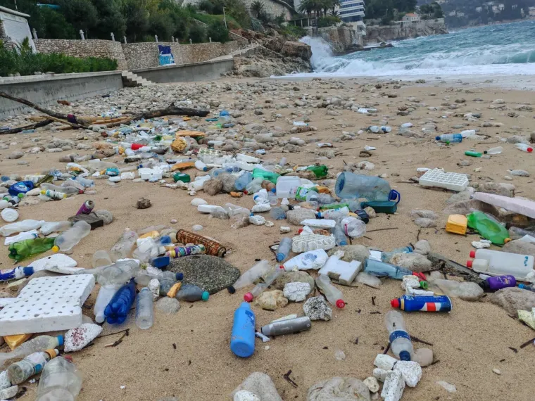 Najpoznatija dubrovačka plaža zatrpana smećem, pogledajte ove prizore