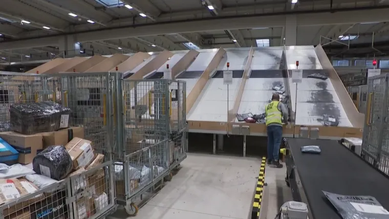 Pošta ruši sve rekorde, uoči Crnog petka bili smo s carinicima: Neke pošiljke su opasne