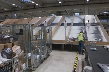 Pošta ruši sve rekorde, uoči Crnog petka bili smo s carinicima: Neke pošiljke su opasne