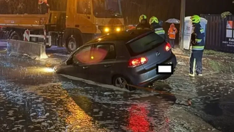 Djevojke ostale zarobljene u autu kojeg je nosila bujica: Jedva izvukle živu glavu