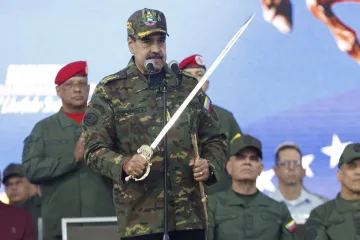 Raste napetost u Venezueli, Maduro maše mačem ispred pristaša: 'Branit ćemo se od imperijalističke prijetnje'