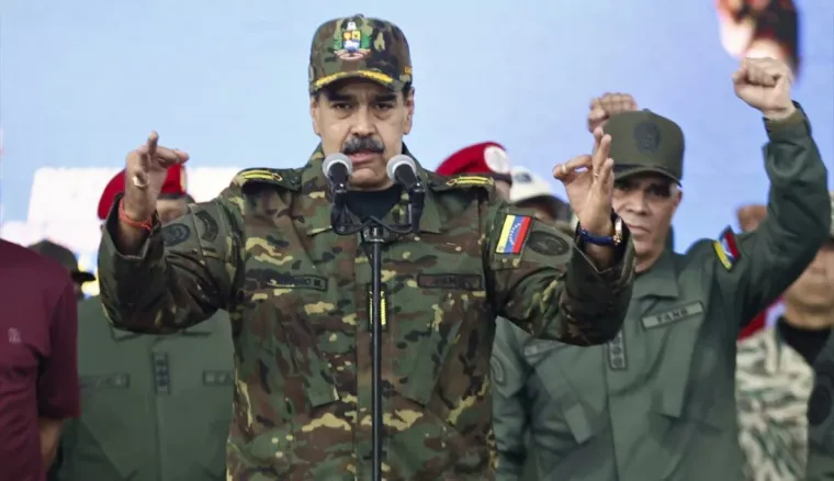 Raste napetost u Venezueli, Maduro ma&scaron;e mačem ispred prista&scaron;a: 'Branit ćemo se od imperijalističke prijetnje'