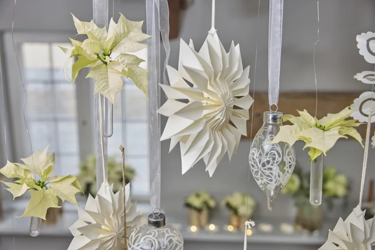 Adventski ukrasi s božićnim zvijezdama