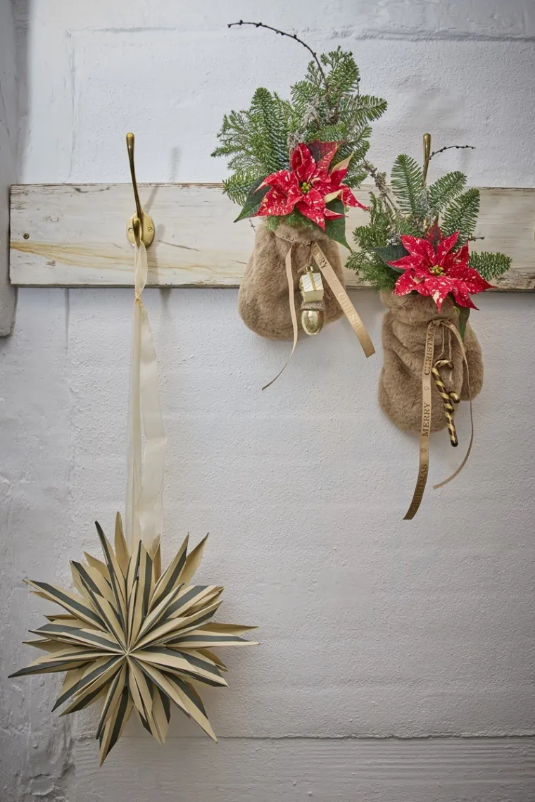 Adventski ukrasi s božićnim zvijezdama