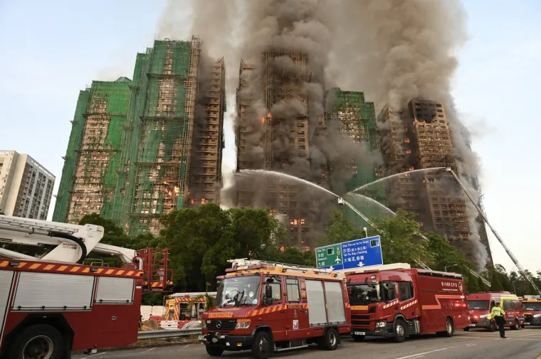 Požar guta stambeni kompleks: Zna se uzrok širenja? Vatrogasci upozorili na neobičnost