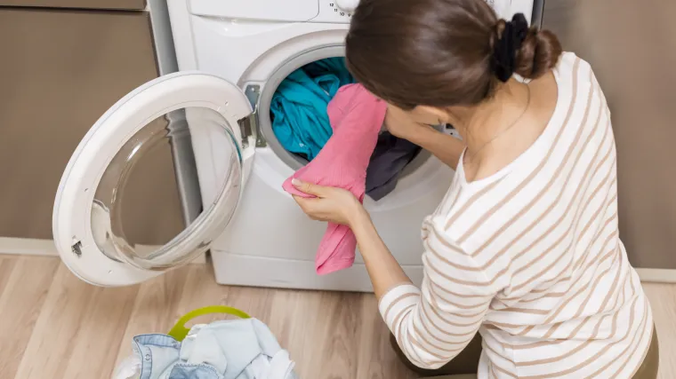 Odjeća se uništava pogrešnim pranjem: Stručnjak otkriva najčešće greške koje svi radimo