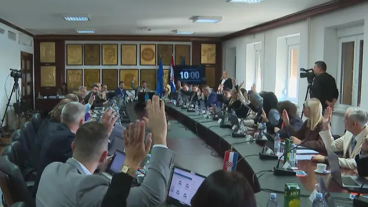 Počinje 'politički rat' u Splitu: Rebalans proračuna pao, upitne plaće i božićnica