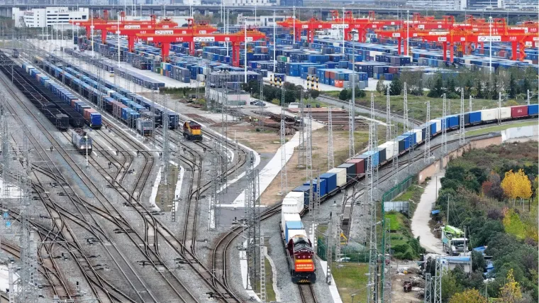 Stravična nesreća: Vlak naletio na grupu radnika, 11 ih je poginulo na mjestu!