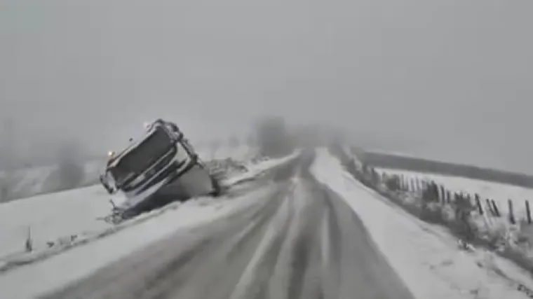 Snijeg zatrpao Srbiju, a ovaj video je postao viralan: Ovoj ralici dan nije dobro počeo...