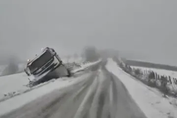 Snijeg zatrpao Srbiju, a ovaj video je postao viralan: Ovoj ralici dan nije dobro počeo...