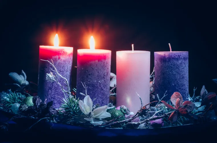 Želite obilje i ljubav? Ove boje svijeća na adventskom vijencu magnet su za sreću i novac