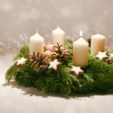 Želite obilje i ljubav? Ove boje svijeća na adventskom vijencu magnet su za sreću i novac