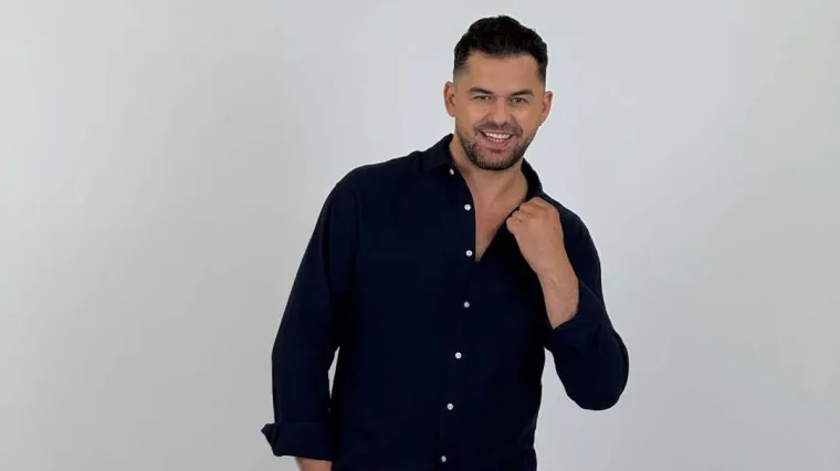 Pjevač iznenada preminuo u zagrljaju supruge: Objavila je emotivnu poruku