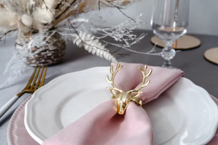 Čarolija blagdana: Donosimo prijedloge za kreativan stol ovog Božića