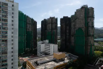 Broj žrtava u Hong Kongu popeo se na 94, vatrogasci uglavnom ugasili požar u neboderima