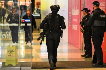 Dva mladića izbodena u trgovačkom centru: Tinejdžer se bori za život, napadač uhićen