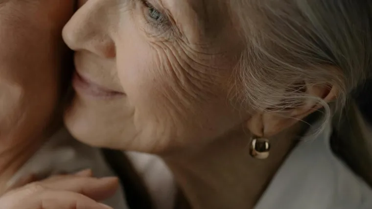 Kako prihvatiti starenje u svijetu opsjednutom mladošću? 'Bore nisu neprijatelji'