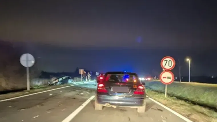 Krš i lom kod Osijeka, dva auta završila u kanalu: 'Vidjeli smo helikopter'