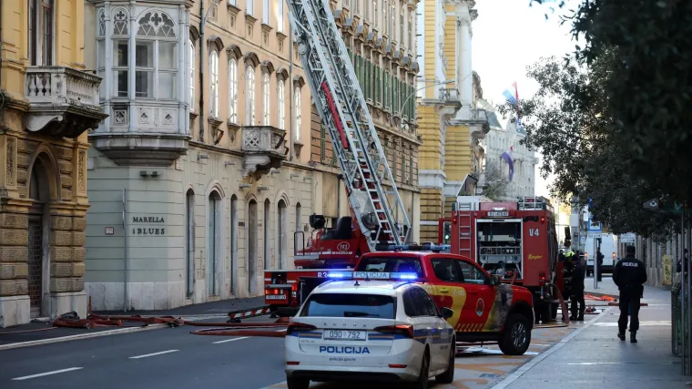 Drama u centru Rijeke: Planulo potkrovlje zgrade, vatrogasci pronašli tijelo