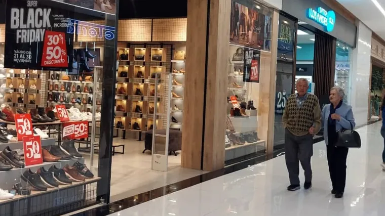 Amerikanci ostali doma, ali nisu &scaron;tedjeli: Online potro&scaron;ili 8,6 milijardi samo u prijepodne Crnog petka