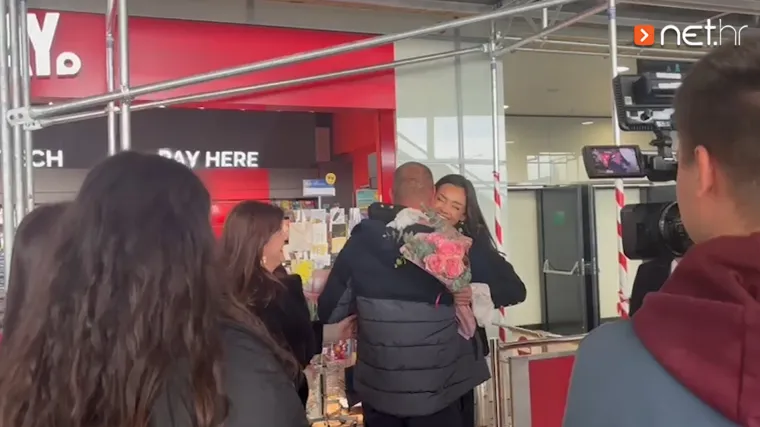 Laura Gnjatović sletjela u Zagreb, majka nije skrivala sreću: Pogledajte atmosferu s aerodroma