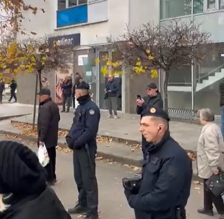 Pravaši se okupili pred stanom Dalije Orešković i puštali Thompsona: Sve je nadgledala policija