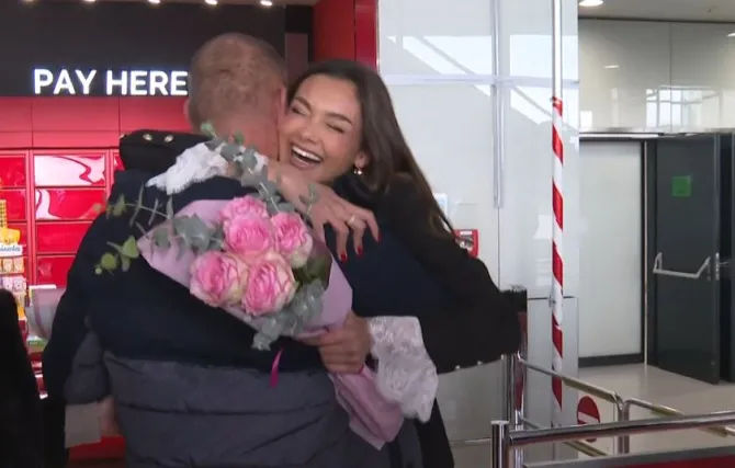 Laura Gnjatović vratila se kući: Ovako je izgledao doček