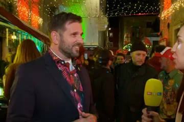 Najtopliji Advent u Splitu? Gradonačelnik Šuta u havajskoj košulji na beach partyju